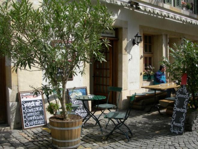 Hotel Zum Alten Schweizer Тванн Экстерьер фото
