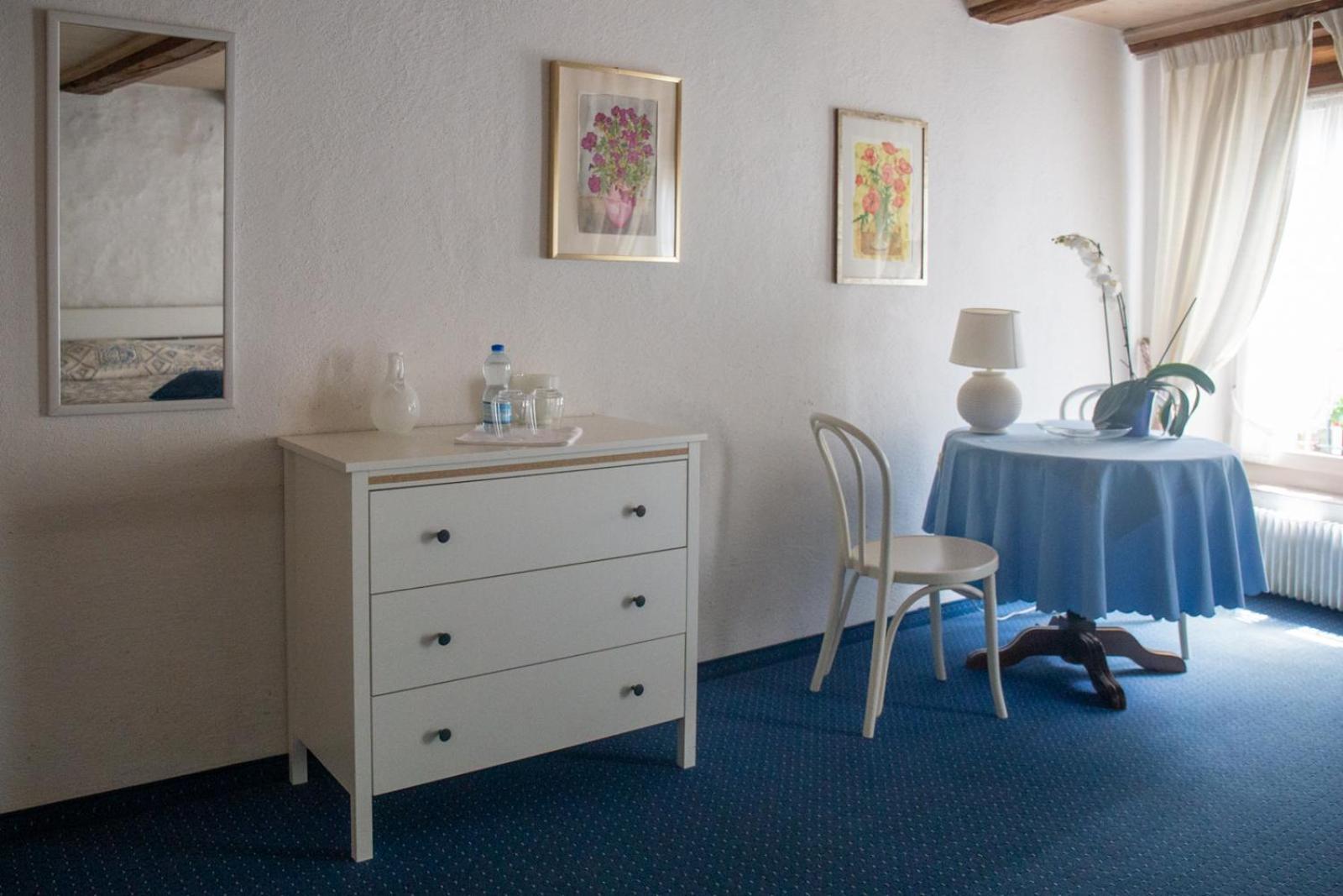 Hotel Zum Alten Schweizer Тванн Экстерьер фото